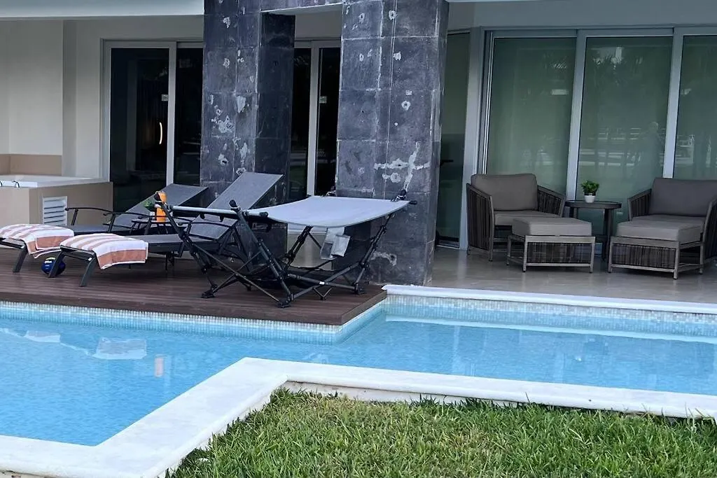 Oceanfront Walkout Pool Mareazul La Casa Bonita Apartment Playa del Carmen